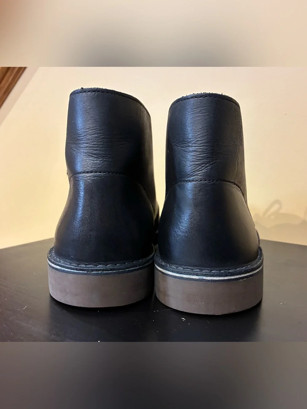 Clarks Boots Men’s Desert Chukka black leather with a two-eyelet design SZ. 10.5